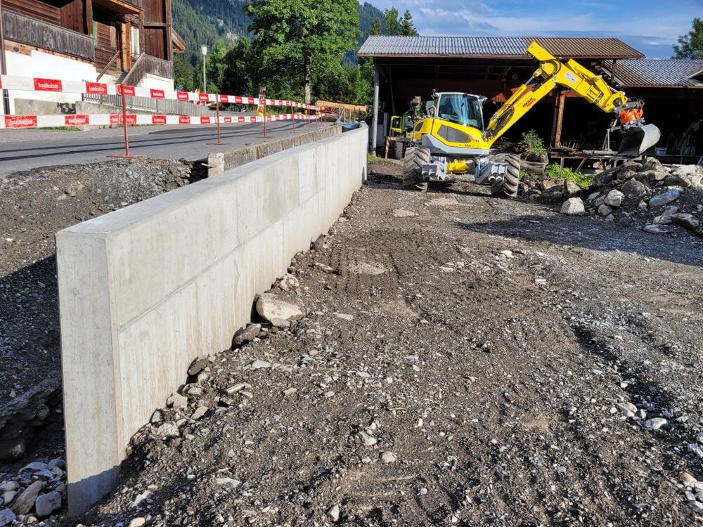 Betonstützmauer