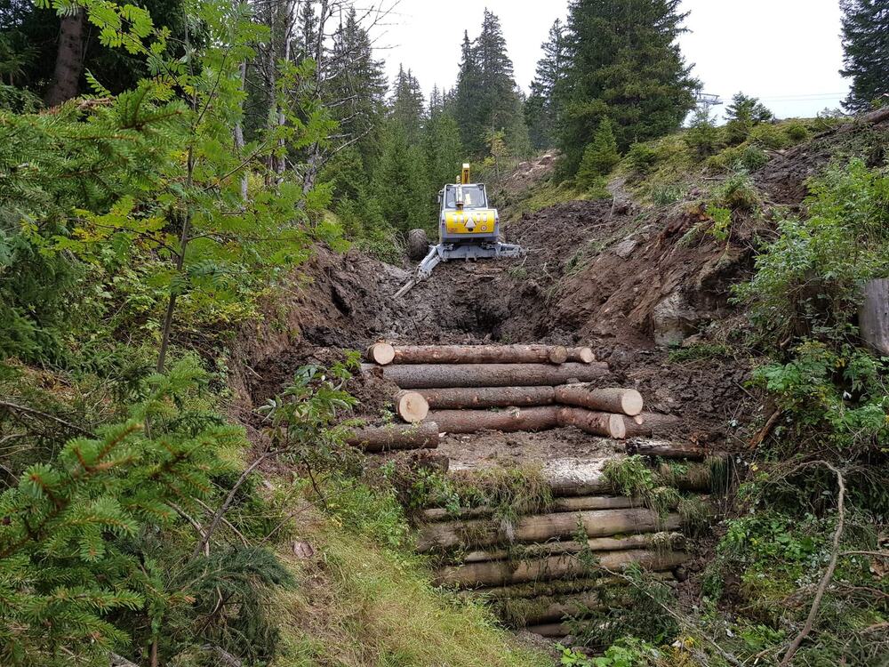 Fertiger Holzkasten am Hang