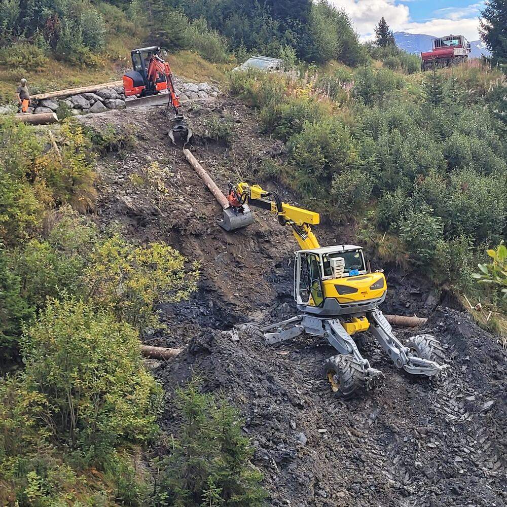 Holzkasten im Steilhang